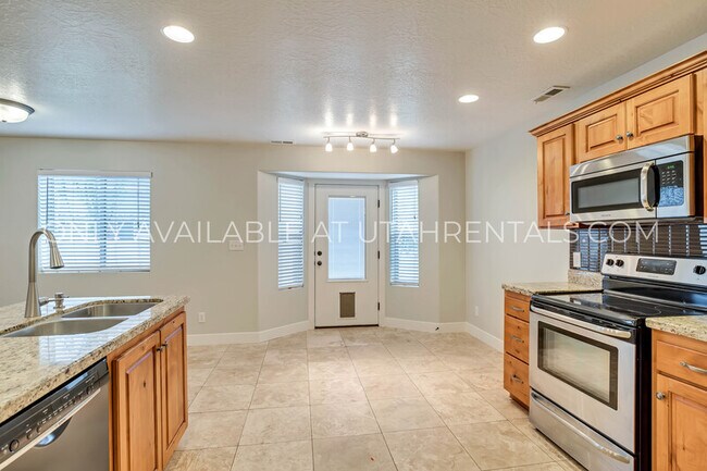 Building Photo - 939 W 175 S