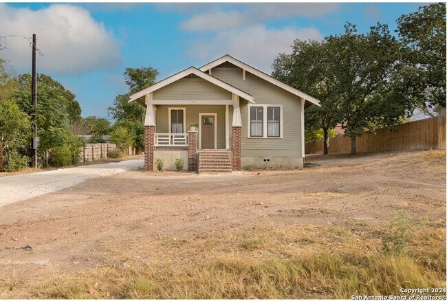 Building Photo - Hill Country Retreat