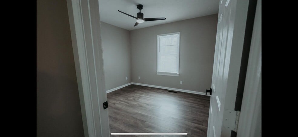 Building Photo - 637 S 44th St