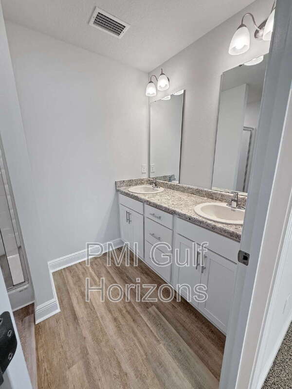 Building Photo - 1306 Leeway Dr