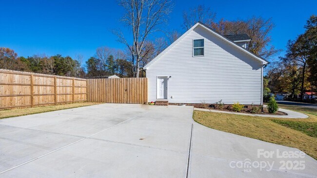 Building Photo - 7039 Executive Cir