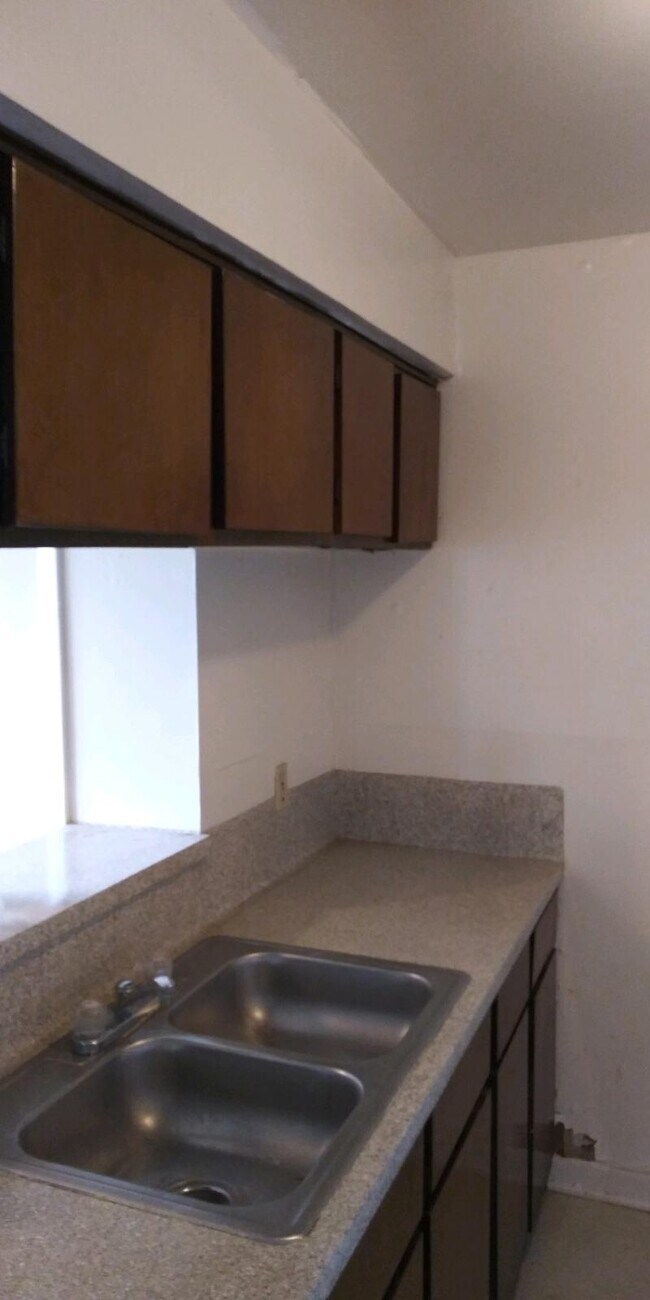 KITCHEN & BAR - 3566 Nathaniel Brown St