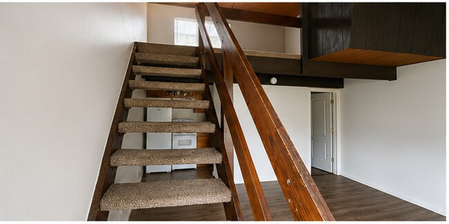 Building Photo - Welcome to the Lofts at Greenvalley!