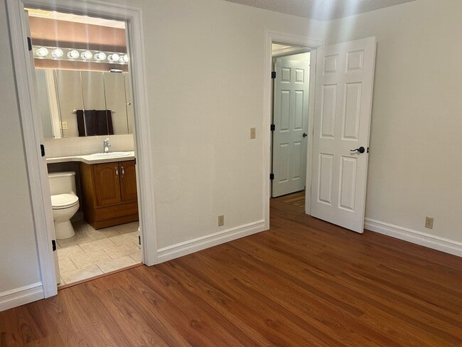 Building Photo - 4 Bedroom Home Near Whatcom Falls