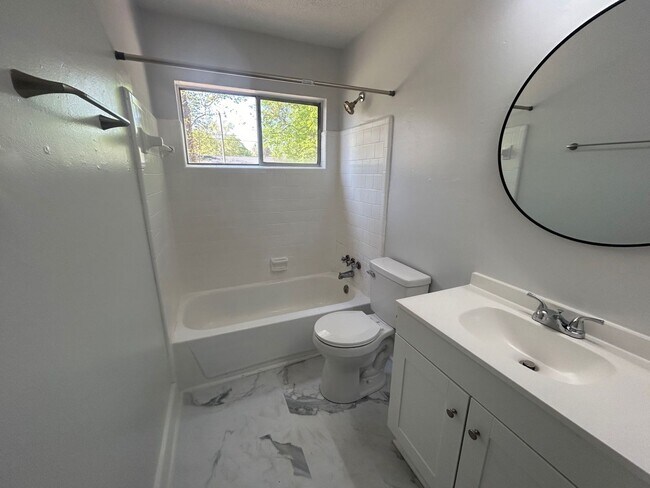 Building Photo - 4539 Bluff Rd