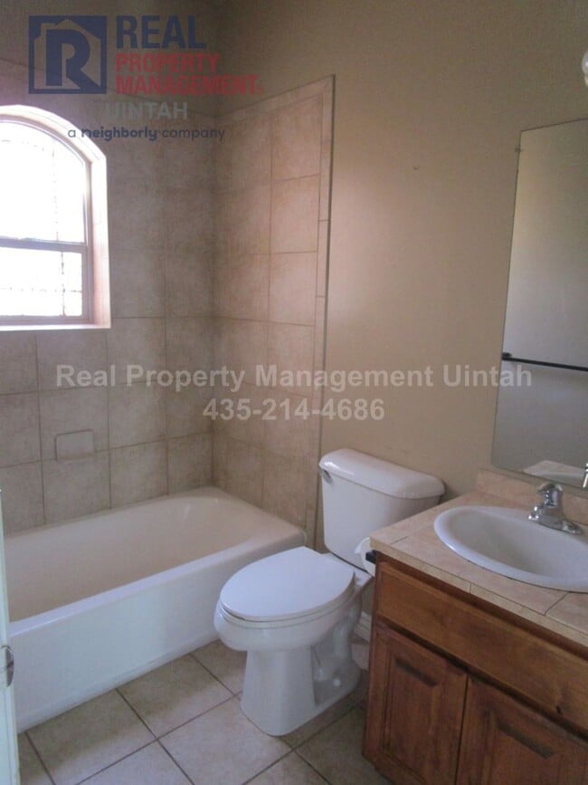 Building Photo - Beautiful 6 bedroom, 3 Bath, 3 Car Garage ...