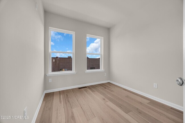 Building Photo - 16 Barton Ave