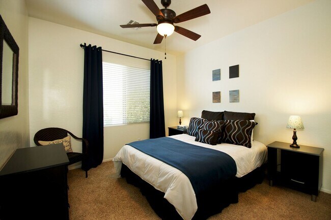 Building Photo - 4 Bedroom Furnished Gilbert Home