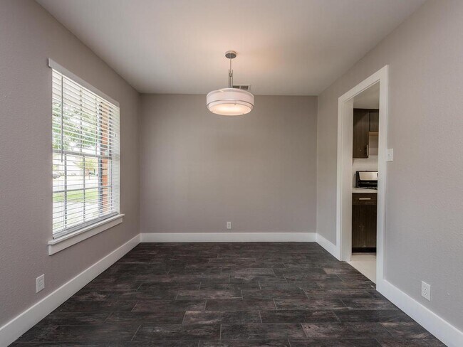 Building Photo - 3910 Hillside Dr