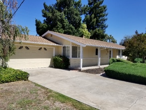 Building Photo - 3 Bed 2 Bath, Single Family Home In Walnunt Creek
