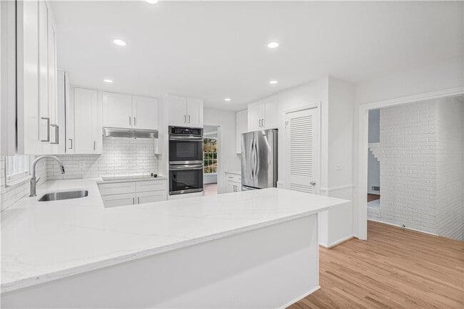 Building Photo - 2713 Briarlake Rd NE