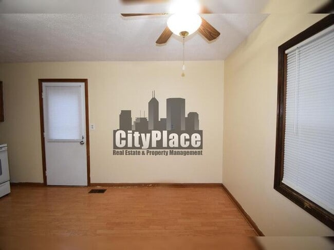 Building Photo - 604 E Pearl St