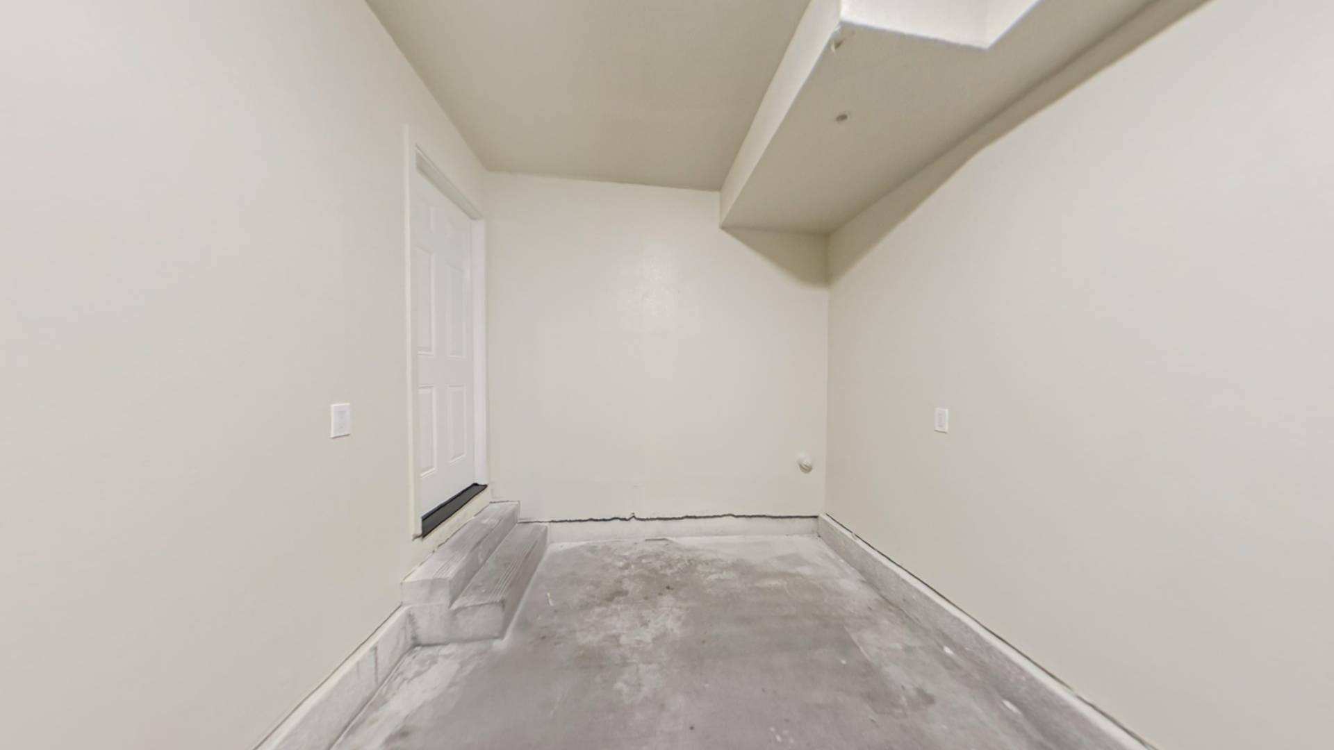 Building Photo - 630 1/2 W 79th St