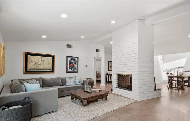 Building Photo - 201 Hanover Dr