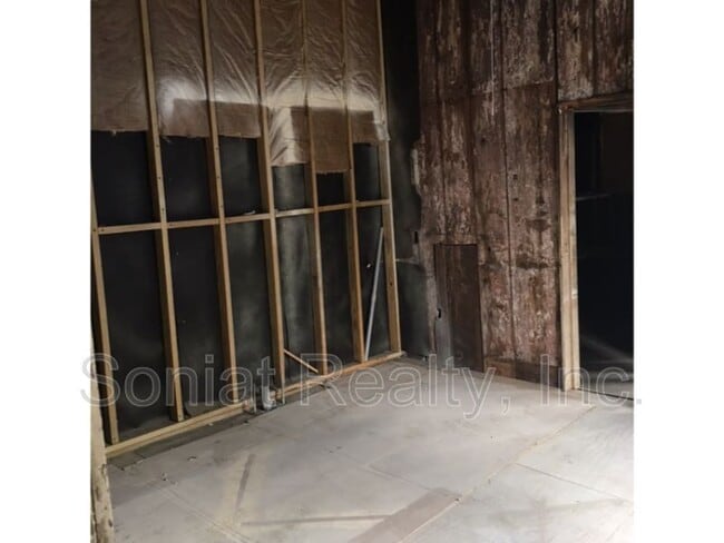 Building Photo - 1023 Clouet St