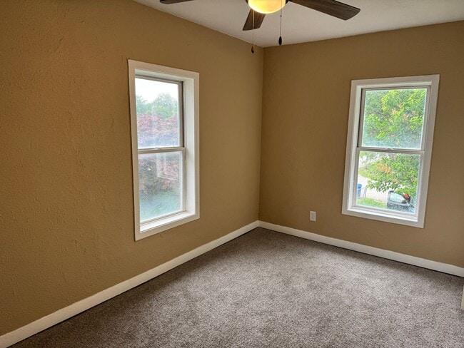 Building Photo - Charming 2-Story Home in Moline!