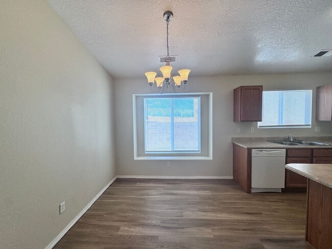 Building Photo - MOVE IN SPECIAL!! HALF OFF-SECURITY DEPOSIT! 3 bed 2 bath home in Los Lunas