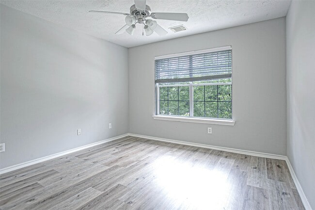 Building Photo - 43 W Spindle Tree Cir
