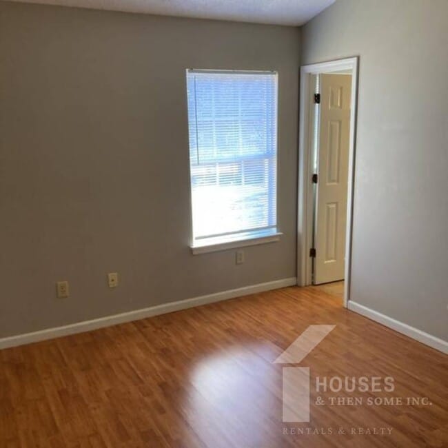 Building Photo - 5 Sandy Point Ct