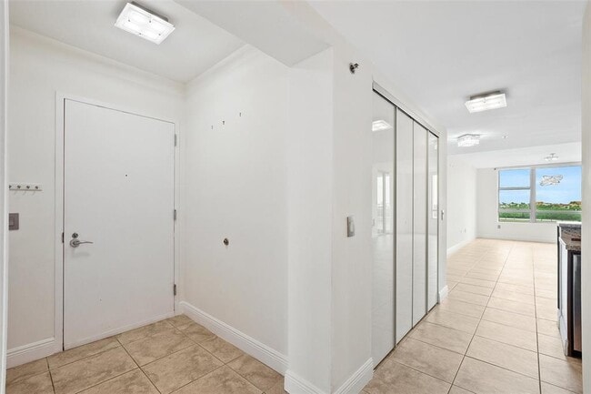 Building Photo - 2681 N Flamingo Rd
