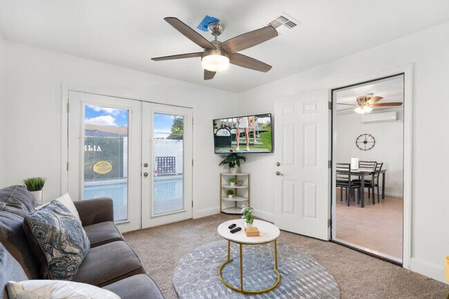 Building Photo - 3733 E Dahlia Dr
