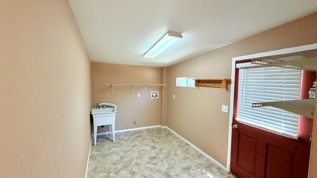 Building Photo - 370 Las Flores Dr