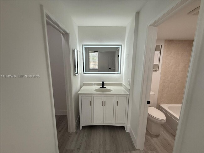 Building Photo - 9470 Live Oak Pl