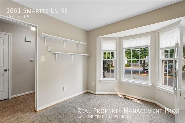 Building Photo - 1061 Smartts Ln NE