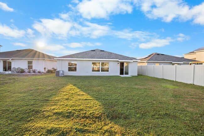 Building Photo - 5071 Four Strand Ct