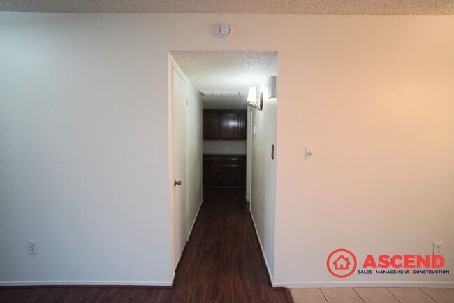Building Photo - Cozy Southwest 3 Bedroom 2 Bath Home Comin...