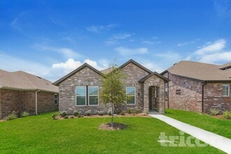 Building Photo - 8017 Brookhaven Dr