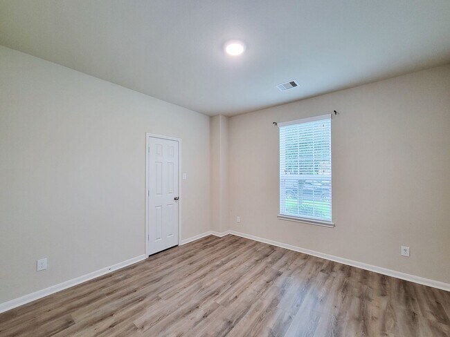 Building Photo - Welcome to this charming one-story home fe...