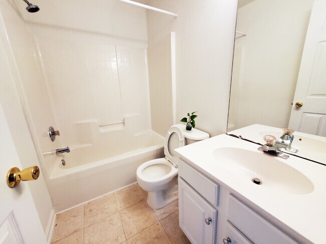 Building Photo - 6816 Southbrook Dr