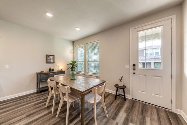 Building Photo - 7812 Moody Bend