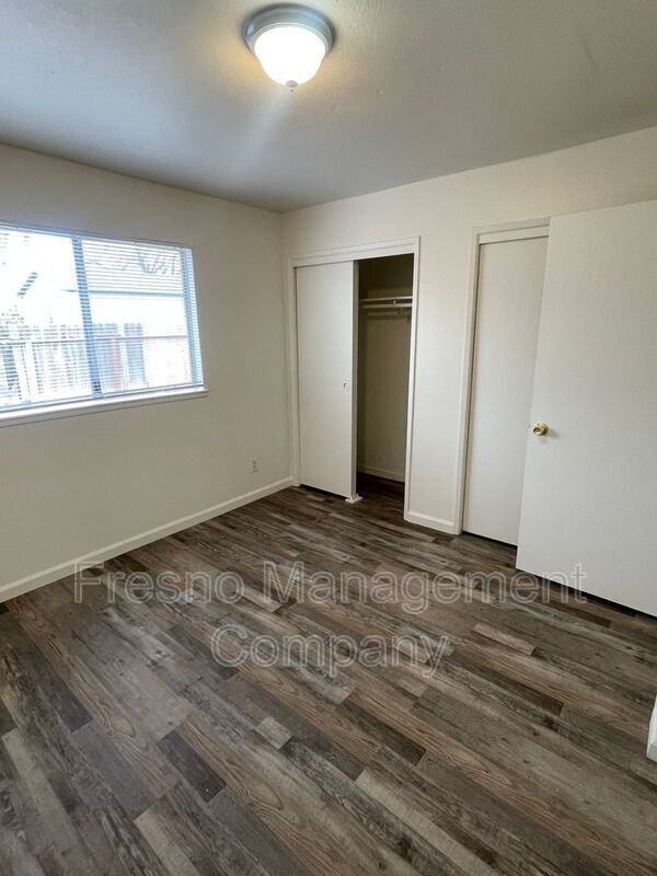 Building Photo - 4033 N Milburn Ave