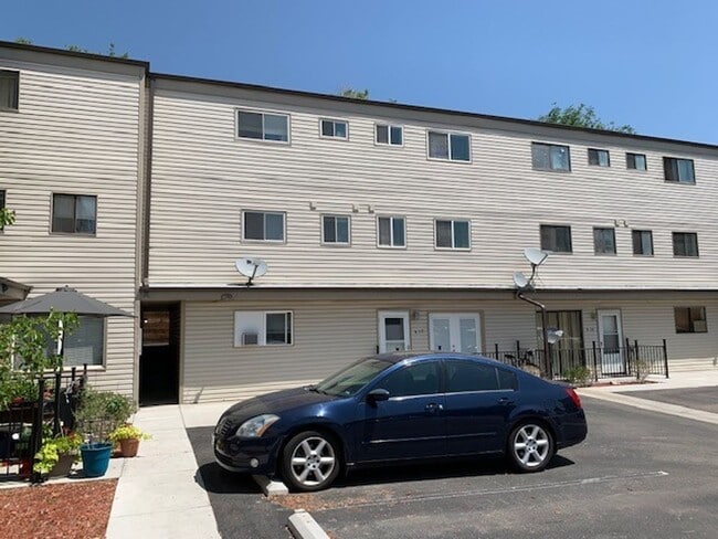Building Photo - 6021 Yarrow St