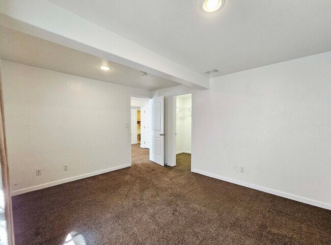 Building Photo - 6834 Cool Spring Way