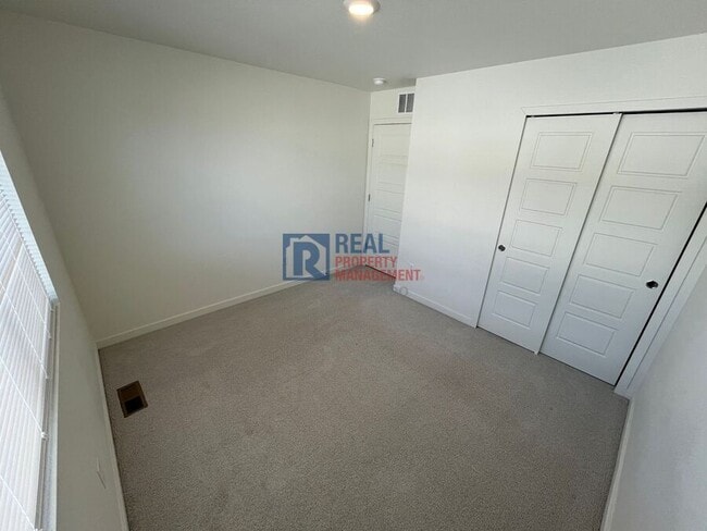 Building Photo - 503 S Rollie Ave C