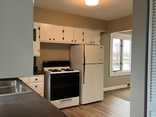 Kitchen - 772 N Il Route 83