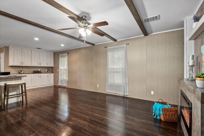 Building Photo - 211 Woodstock