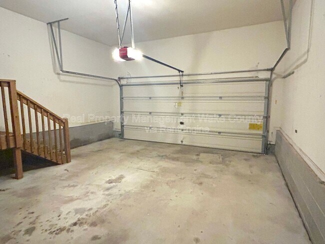 Building Photo - 400 Brierridge Dr