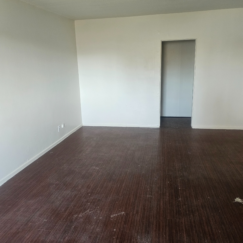 Building Photo - 918 W Lincoln Ave