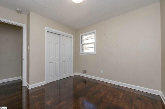 Building Photo - 142 Westover Dr