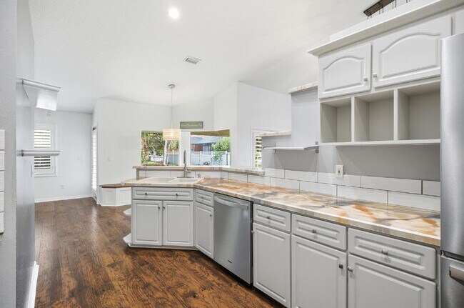 Building Photo - "Charming 3-Bedroom Home with 2 Full Baths and 2032 Sq Ft of Comfort in Palm Coast!"