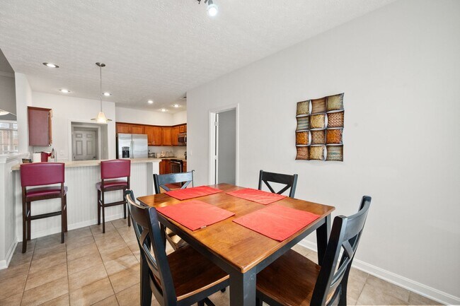 Building Photo - Gorgeous 3-bedroom, 2-bathroom ranch-style home