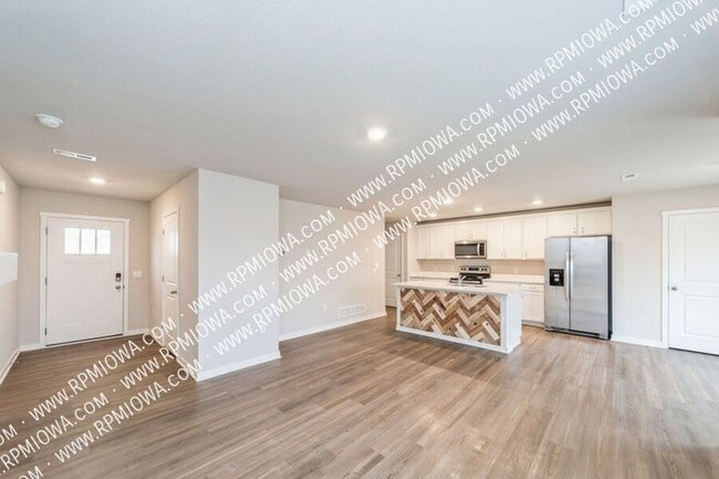 Building Photo - 4533 SE Ember Ln