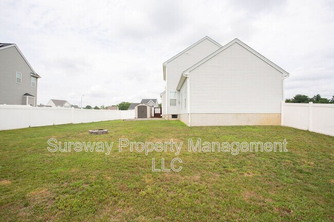 Building Photo - 1 Tweentown Cl