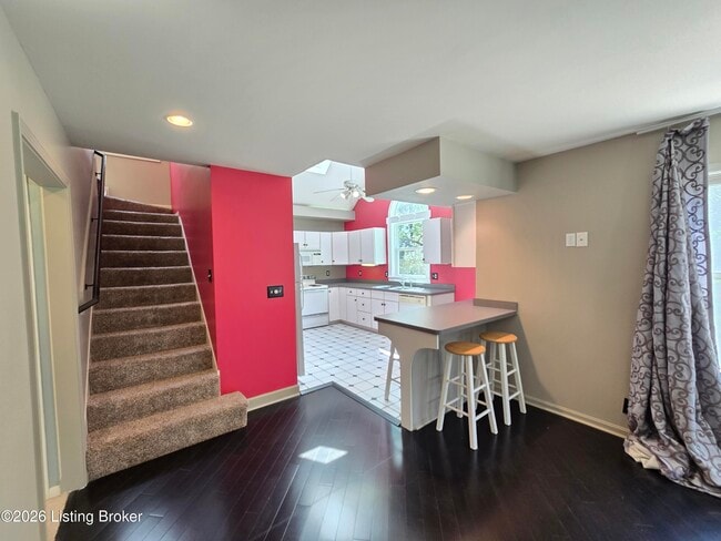 Building Photo - 3932 Kennison Ave
