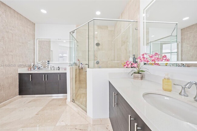 Building Photo - 6933 NW 104th Ct