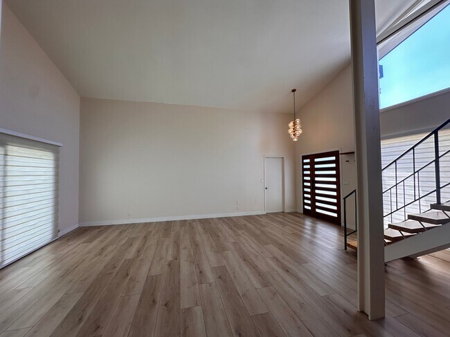 Building Photo - 421 Larry Ln